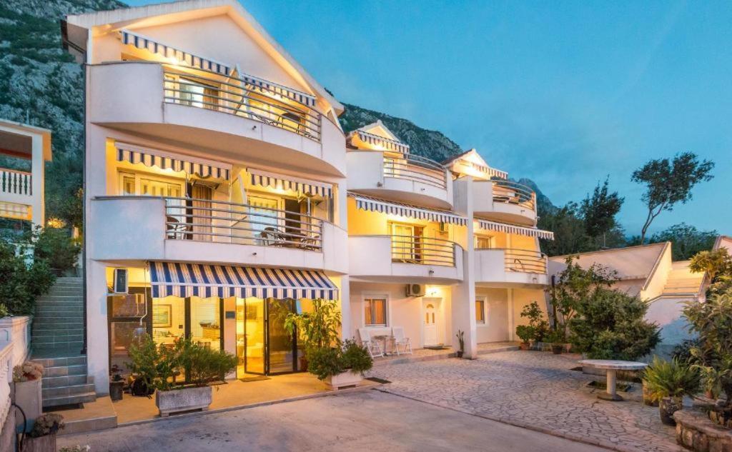 Majka Apartments Котор Экстерьер фото